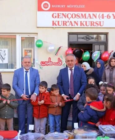 Bayburt’ta Filistin Yararına Hayır Çarşısı