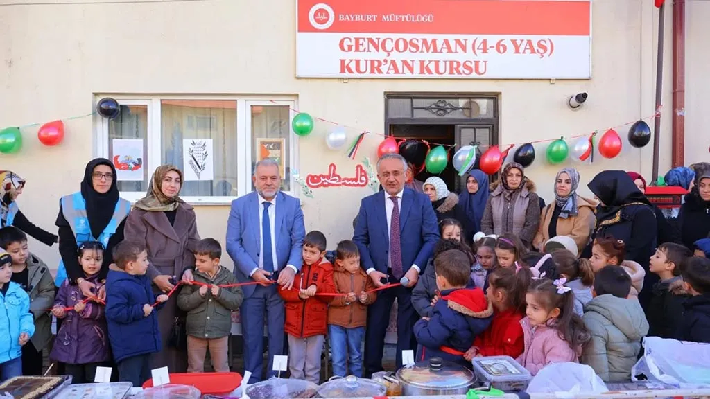 Bayburt’ta Filistin Yararına Hayır Çarşısı