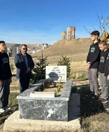 Bayburt’ta Vefat Eden Öğretmenler Mezarları Başında Anıldı