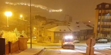 Bayburt Beyaza Büründü: Belediye Ekiplerinden Gece Gündüz Kar Mesaisi!