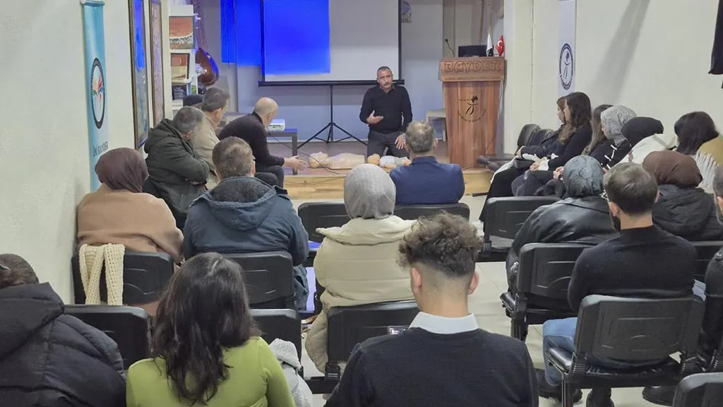 Bayburt’ta Eğitimci Ahmet Çalışkan’dan Hayat Kurtaran İlk Yardım Eğitimi