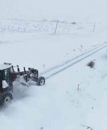 Bayburt'ta Kış Mesaisi Başladı, 35 İş Makinesi ve 50 Personel Görev Başında