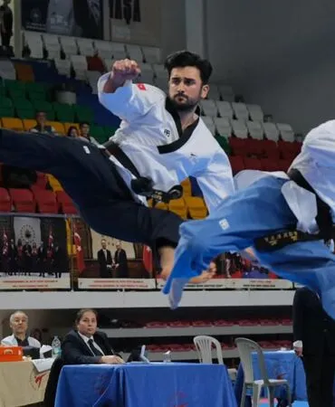 Bayburt Üniversitesi’nin Gurur Günü, Kübra Dağlı Muran ve Emirhan Muran Çiftinden Altın Madalya!