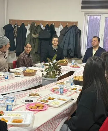 Aydıntepe Kaymakamı Ertuğrul Bayram Öğrencilerle İftar Sofrasında Buluştu