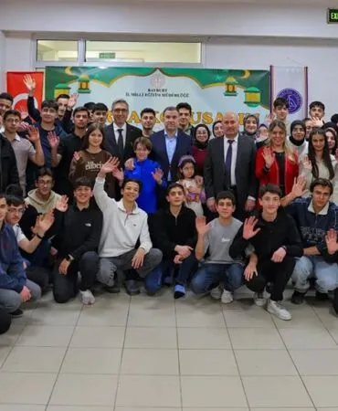 Aynı Sofrada, Aynı Gelecekte, Vali Eldivan Gençlerle Bir Arada