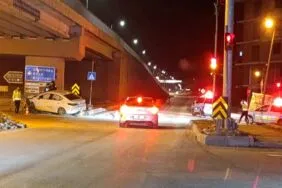 Bayburt Demirözü Kavşağı’nda İki Araç Çarpıştı!