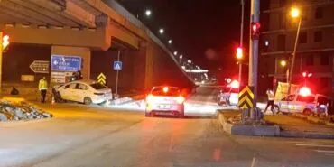 Bayburt Demirözü Kavşağı’nda İki Araç Çarpıştı!