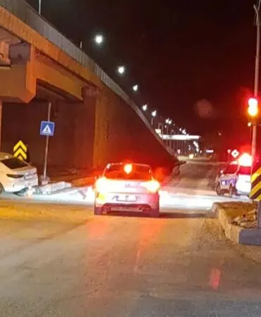 Bayburt Demirözü Kavşağı’nda İki Araç Çarpıştı!