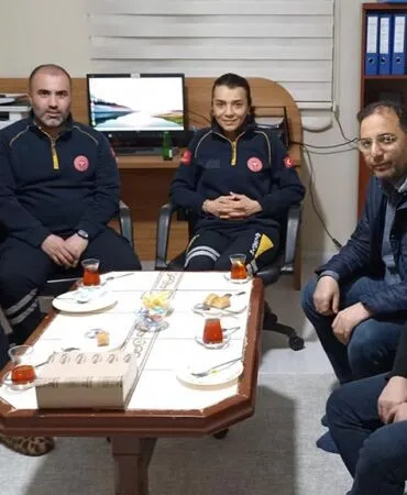 Bayburt’ta 112 Acil Çalışanlarına Anlamlı Ziyaret, İftar Sonrası Bir Araya Geldiler!