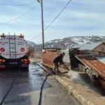 Bayburt’ta Hijyen Operasyonu, Çocuk Parkları ve Duraklar Yıkanıyor