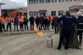Bayburt'ta İtfaiye Ekipleri Karayolları Personeline Yangın Eğitimi Verdi