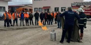 Bayburt'ta İtfaiye Ekipleri Karayolları Personeline Yangın Eğitimi Verdi