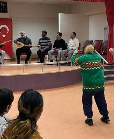 Bayburt’ta Kalpleri Isıtan İftar, Telden Gönüllere Ezgileriyle Engel Tanımadılar!