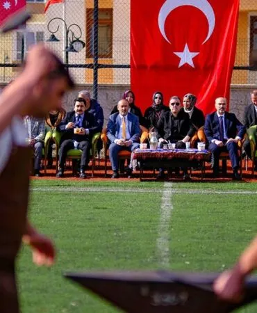 Bayburt’ta Nevruz Ateşi Yandı, Ateşten Atlayıp Demir Dövdüler!