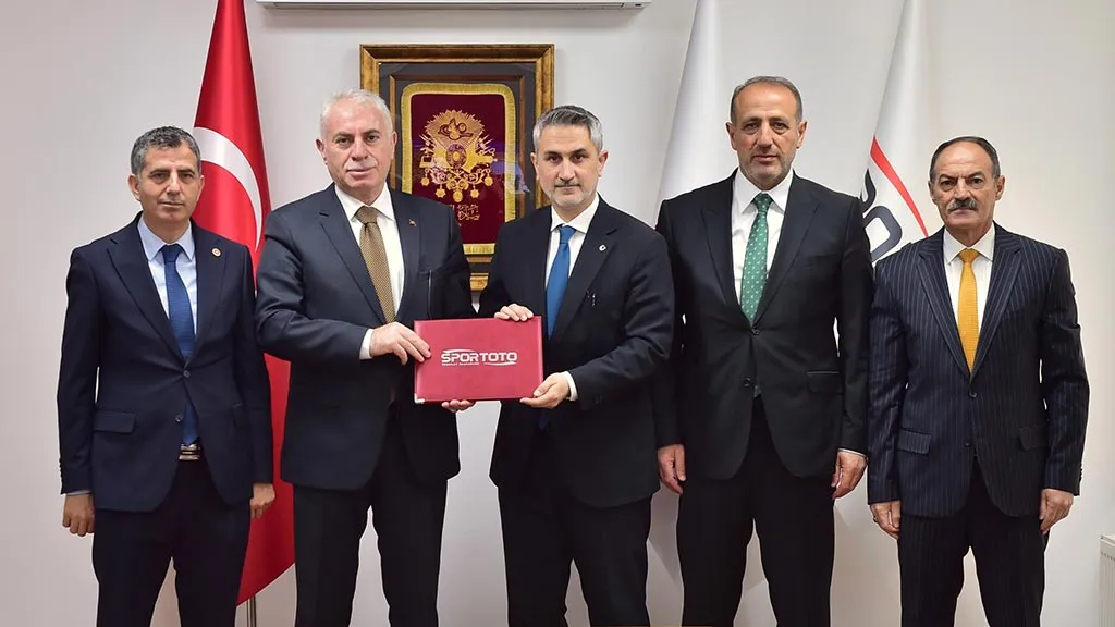 Bayburt’ta Spor Yatırımları İçin İmzalar Atıldı, Şehre Modern Tesisler Kazandırılıyor