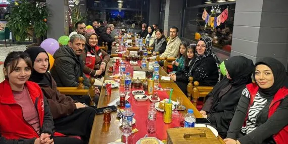 Bayburt’ta Yürekleri Isıtan İftar, Büyük Aile Sofrasında Bir Araya Geldiler