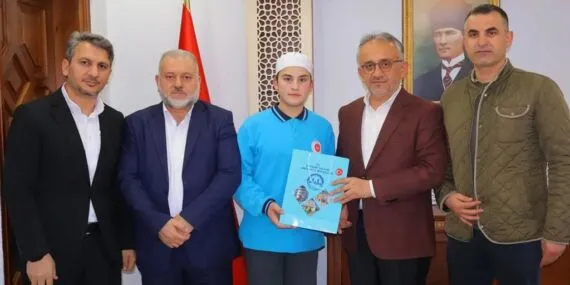 Bayburt’un Gururu Mert Kaan Dursun 12 Yaşında Sadece 7 Ayda Hafız Oldu!