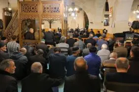 Maneviyat Doruğa Çıktı! Bayburtlular Kadir Gecesi’nde Saf Tuttu