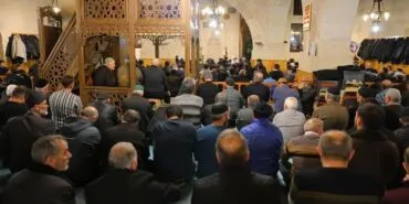 Maneviyat Doruğa Çıktı! Bayburtlular Kadir Gecesi’nde Saf Tuttu