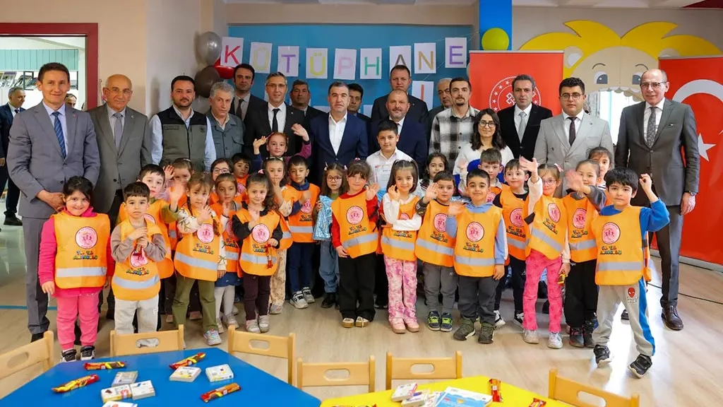 Bayburt’ta Kütüphane Haftası Kutlandı, Yılın Okurları Ödüllerini Aldı