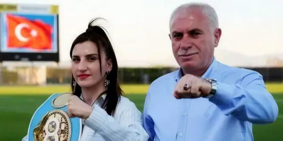 ABD Seyahatini Kim Ödedi? Bayburt Belediye Başkanı Açıkladı