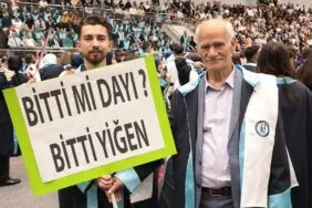 Azmin Zaferi, 75 Yaşındaki Araştırmacı Yazar Veysel Gider Bayburt Üniversitesi’nden Mezun Oldu
