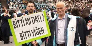 Azmin Zaferi, 75 Yaşındaki Araştırmacı Yazar Veysel Gider Bayburt Üniversitesi’nden Mezun Oldu