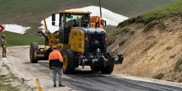 Bayburt Akşar Köyü Yayla Yolunda Asfaltlama Çalışması Başlatıldı