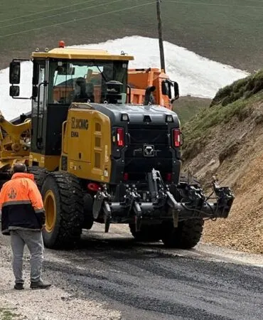 Bayburt Akşar Köyü Yayla Yolunda Asfaltlama Çalışması Başlatıldı