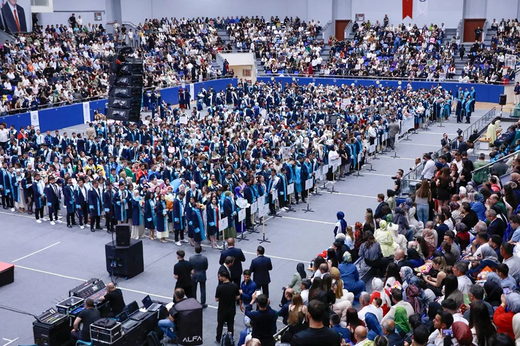 Bayburt Üniversitesi 2026 Mezuniyet Töreni Gerçekleştirildi