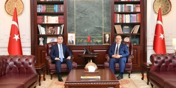 Bayburt Valisi Mustafa Eldivan’dan Ankara Valisi Yakup Canbolat’a Hayırlı Olsun Ziyareti