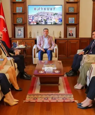 Bayburt'a Veda Eden Hakim ve Savcılar Vali Eldivan ile Bir Araya Geldi