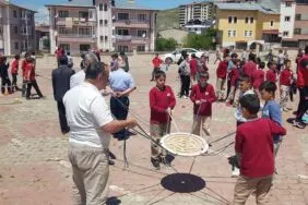 Bayburt'ta Eğlence ve Değerler Eğitimi Bir Arada: Yıl Sonu Şenliği Renkli Geçti