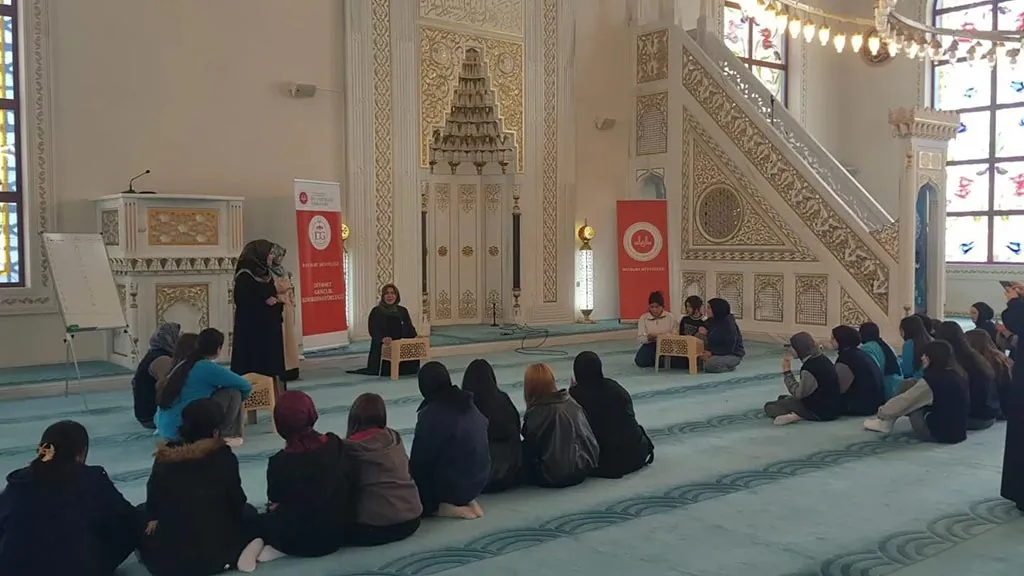 Bayburt'ta Eğlence ve Değerler Eğitimi Bir Arada: Yıl Sonu Şenliği Renkli Geçti