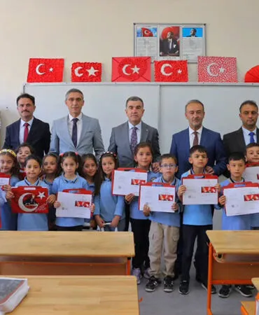 Bayburt'ta Karne Heyecanı: 14 Bin 537 Öğrenci Tatile Girdi