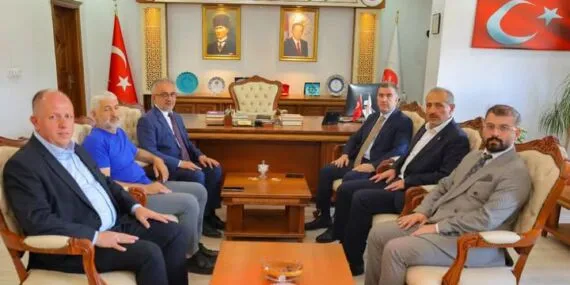 Bayburt’ta Protokol Üyeleri Hac Dönüşü İl Müftüsü Bayram Danacı’yı Ziyaret Etti