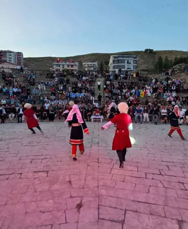 Bayburt Dede Korkut Şölenleri'nde Renklerin ve Kültürlerin Buluşması