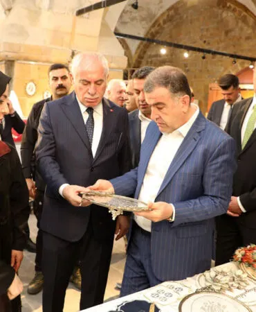 Bayburt'ta Gelenekten Geleceğe Uzanan El Emeği Sergisi Açıldı
