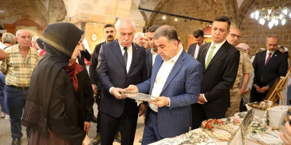 Bayburt’ta Gelenekten Geleceğe Uzanan El Emeği Sergisi Açıldı