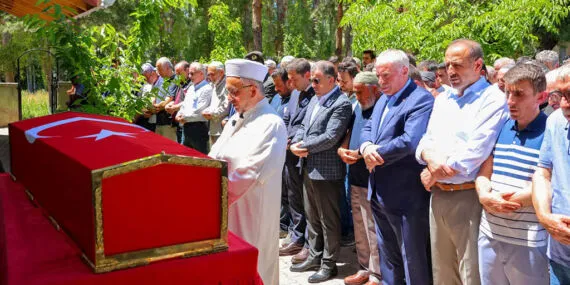 Kıbrıs Gazisi Eşref Kabak Son Yolculuğuna Uğurlandı