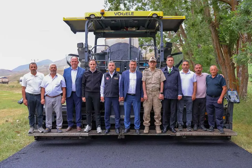 Bayburt Çımağıl Grup Yolu’nda Asfalt Bakım ve Onarım Çalışması