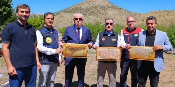 Bayburt Yaylalarından Sofralara, 2026 Bal Sağım Hasadı Başladı