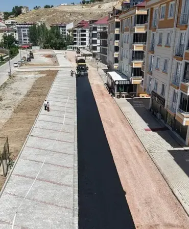 Bayburt Zahit Mahallesi Sahilyolu ve Şehzade Sokak’ta Asfalt Çalışması