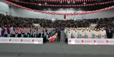 bayburtta-tarihi-gun-246-hafiz-icin-icazet-merasimi-duzenleniyor