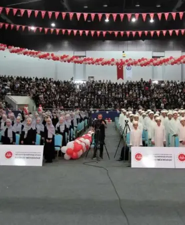 bayburtta-tarihi-gun-246-hafiz-icin-icazet-merasimi-duzenleniyor