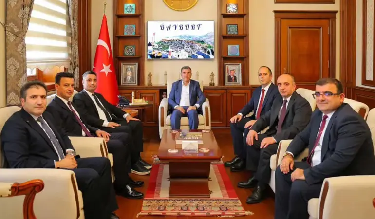Vali Eldivan Bayburt’un Yeni Banka Müdürlerini Ağırladı! İşte O Ziyaretin Detayları