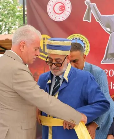 80 Yaşındaki Esnaf Metin Özyurt Bayburt'ta Yılın Ahisi Unvanını Aldı