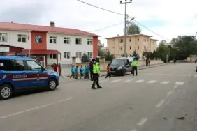 Bayburt'ta Jandarmadan Okul Çevrelerinde Sıkı Güvenlik Tedbiri