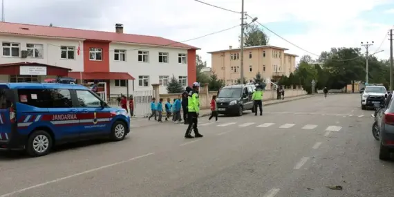Bayburt’ta Jandarmadan Okul Çevrelerinde Sıkı Güvenlik Tedbiri