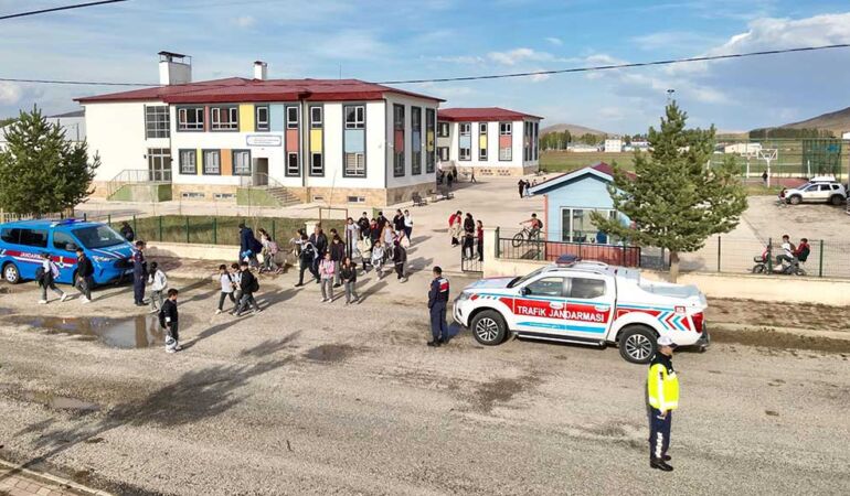 Bayburt'ta Okul Çevrelerinde Güvenlik Önlemleri Artırıldı